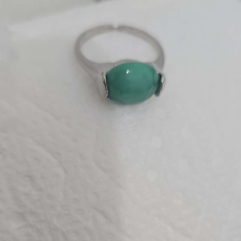 Elegant Silver and Green Stone Ring
